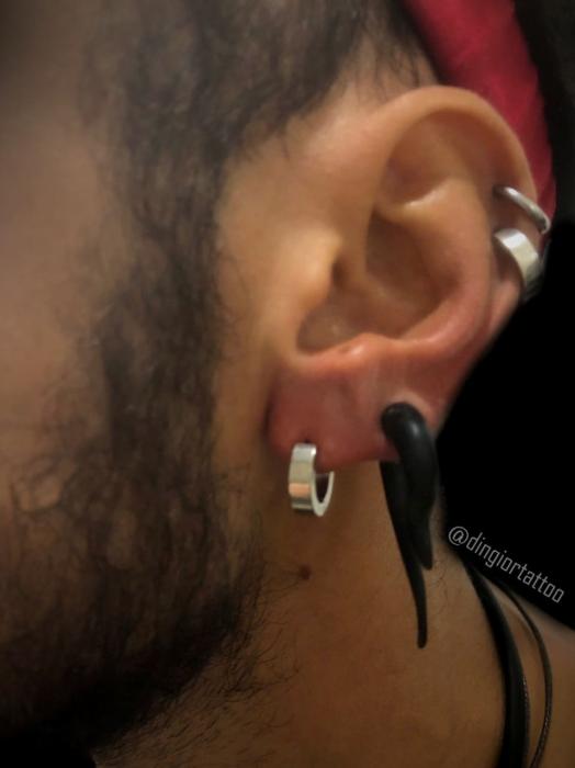 piercing lobe and tonnel